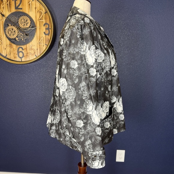 Lane Bryant Black and White Floral Faux Leather Jacket, Size 26/28 - Picture 7 of 11